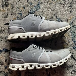 Womens waterproof On Cloud shoes.
